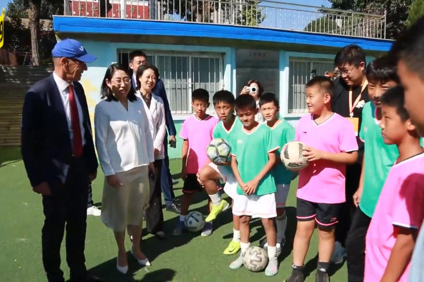 艾德一行到, 人才后