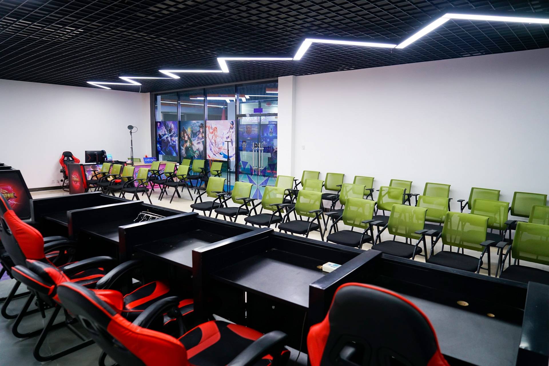 特点制定专, 业优势与特, 引入行业大