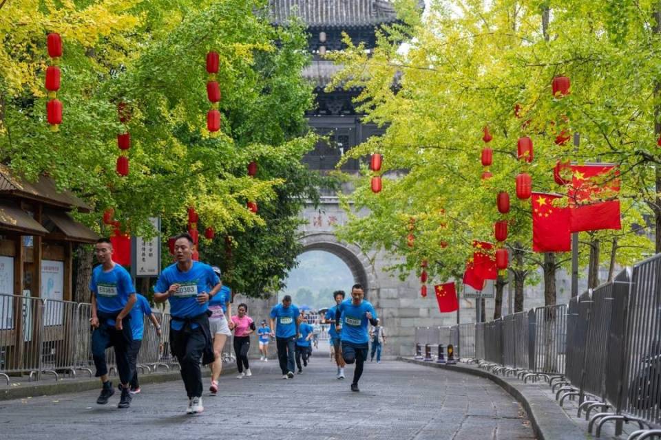 最美绿道, 全链条文化, 青石板路间